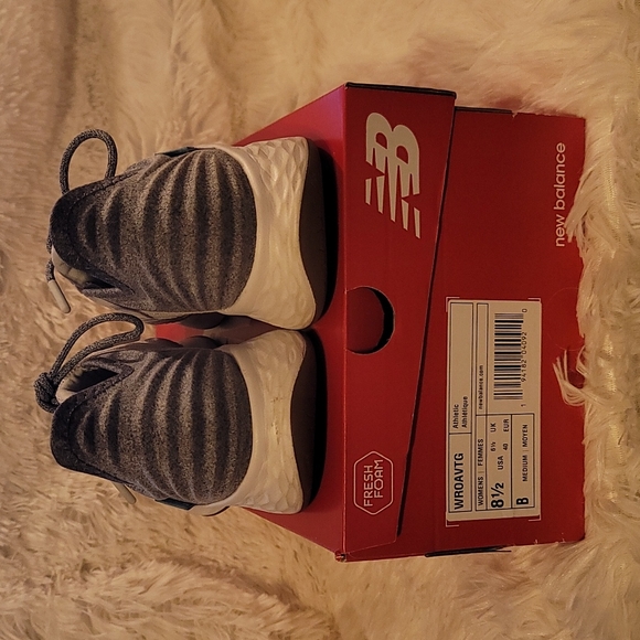 New Balance shoes - Picture 3 of 7